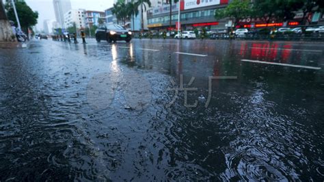 下雨